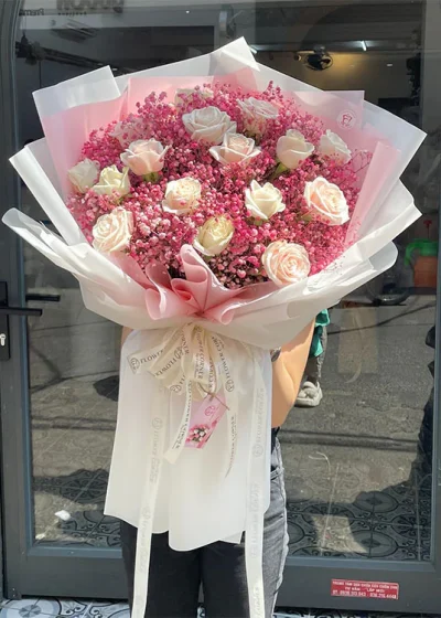 bó hoa hồng kem và baby