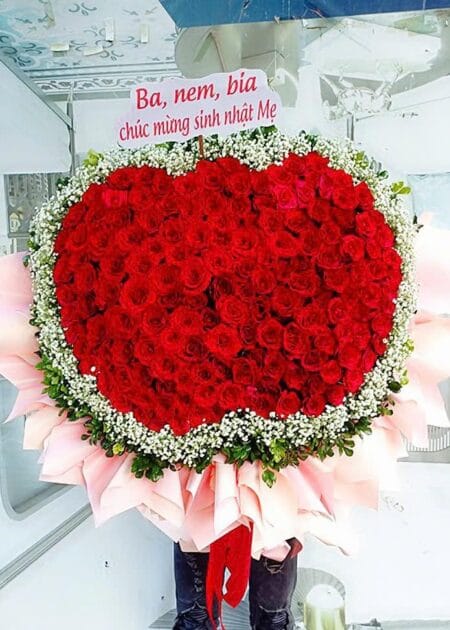 bó hoa hồng đỏ cả bầu trời tình yêu