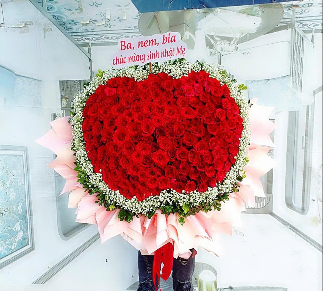 Bó Hoa Hồng Đỏ " Cả Bầu Trời Tình Yêu"-vlt072 1 bó hoa hồng đỏ cả bầu trời tình yêu