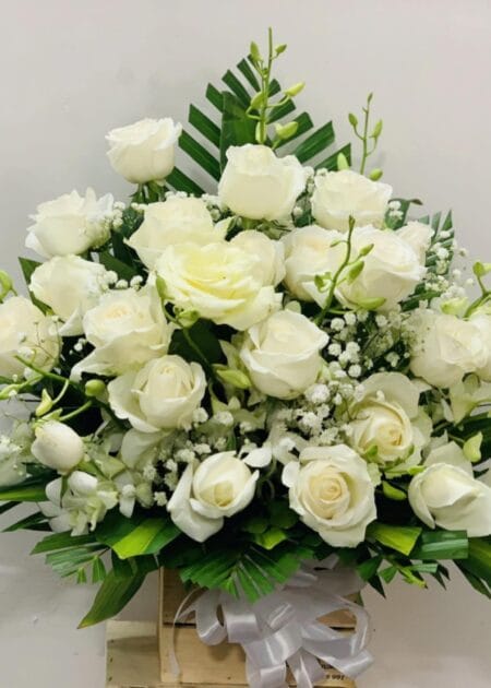 giỏ hoa viếng tang lễ bông hông trắng