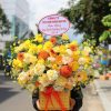 giỏ hoa hồng đủ màu nổi bật