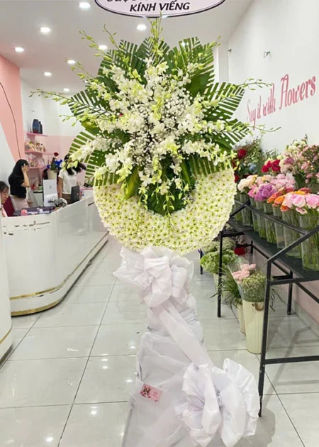 kệ hoa chia buồn hoa lan trắng