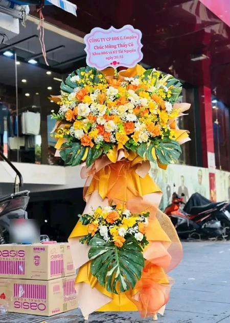 kệ hoa khai trương monstera đốm Sắc Nắng Phồn Vinh