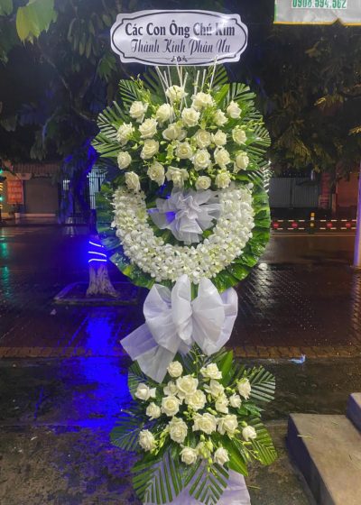 vòng hoa kính viếng
