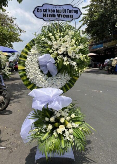 vòng hoa viếng chia buồn