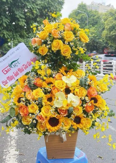 giỏ hoa hồng cam rực rỡ