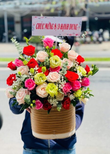 giỏ hoa hồng tươi nhiều màu cực sang