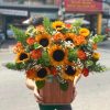 giỏ hoa hồng và hoa hướng dương
