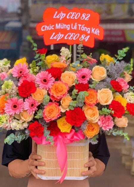 giỏ hoa sắc màu thành công