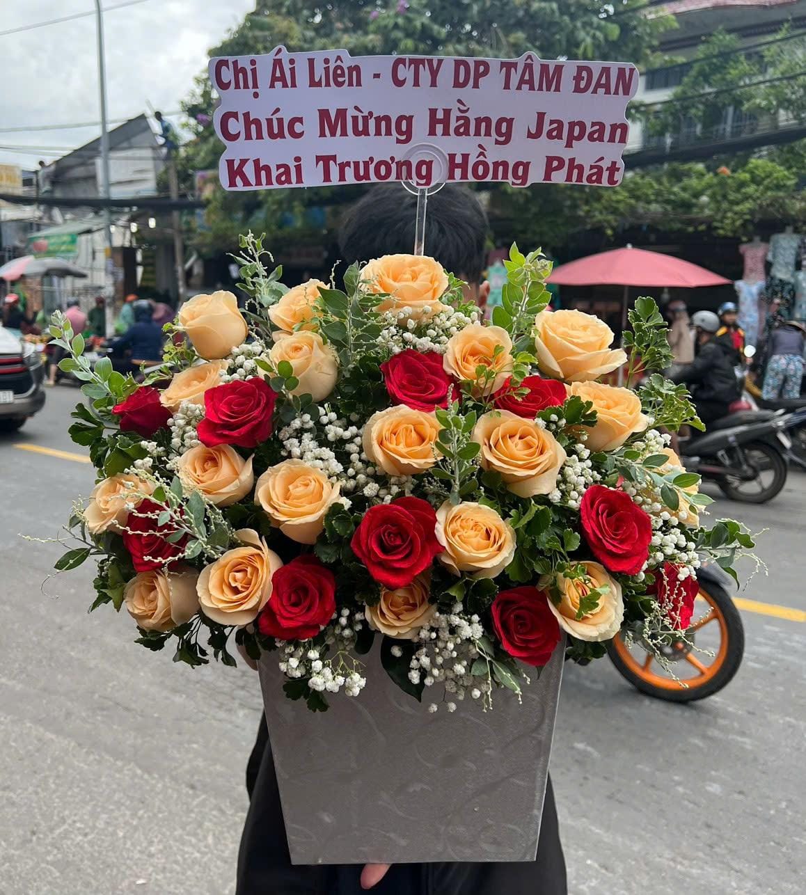 Giỏ Hoa Tươi Mix Màu Cực Đẹp 3-DVGH019 1 giỏ hoa tươi mix màu cực đẹp3