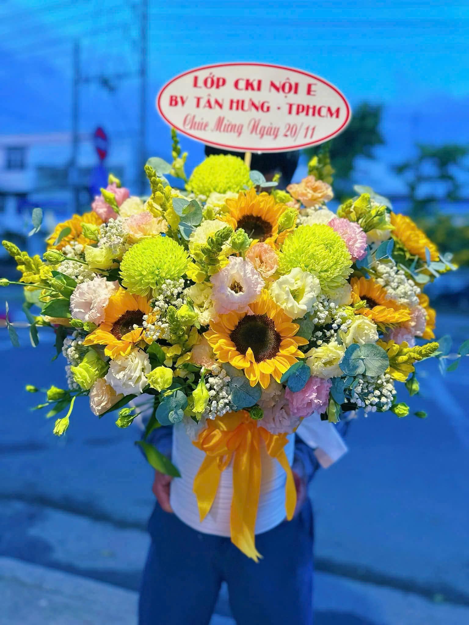 Giỏ Hoa Tươi Nghệ Thuật Hiện Đại - DVGH027 1 giỏ hoa tươi nghệ thuật hiện đại