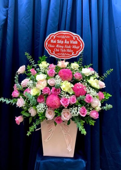 giỏ hoa tươi phối màu rực rỡ