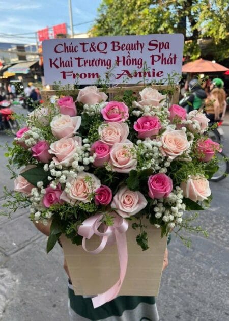 giỏ hoa tươi phối màu rực rỡ