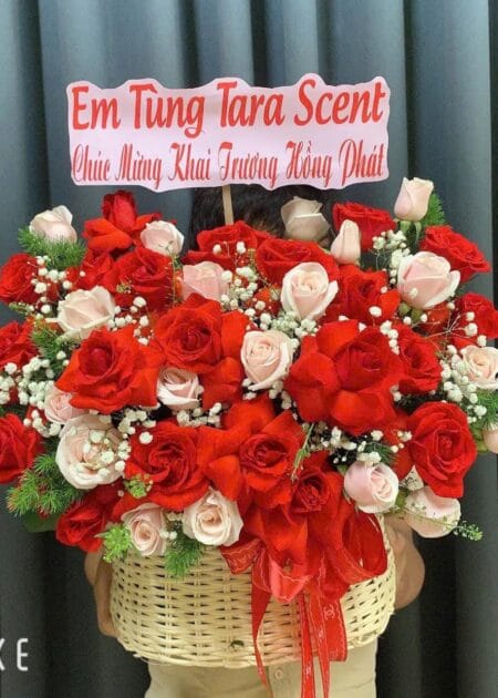 giỏ hoa tươi phối màu rực rỡ