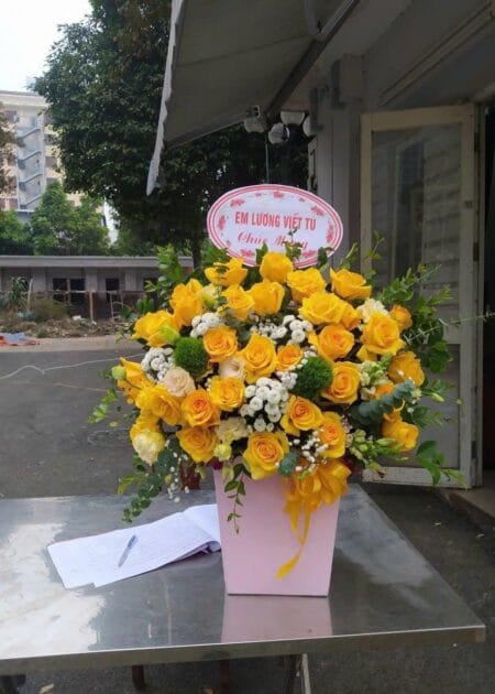 giỏ hoa vàng rực thành công