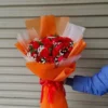 Bó Hoa Hồng Đỏ Giấy Cam Rực Rỡ