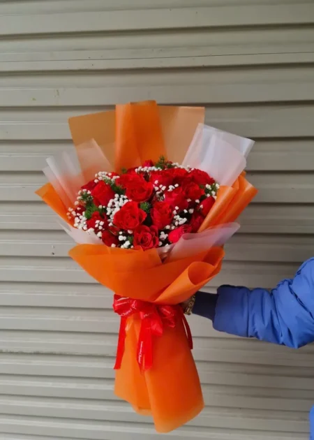 Bó Hoa Hồng Đỏ Giấy Cam Rực Rỡ