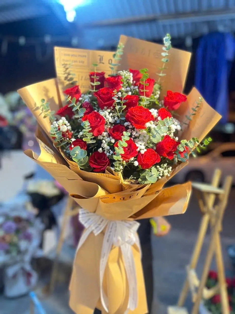 Bó Hoa 15 Bông Hồng Đỏ Thu Vàng Lặng Lẽ - Hb1079 1 bó hoa 15 bông hồng đỏ