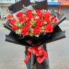 bó hoa hồng đỏ nơ ruy băng Love You