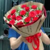Bó Hoa Hồng Đỏ Giấy Báo Thư Tình Chưa Gửi - Hb1077 3 bó hoa hồng đỏ giấy báo