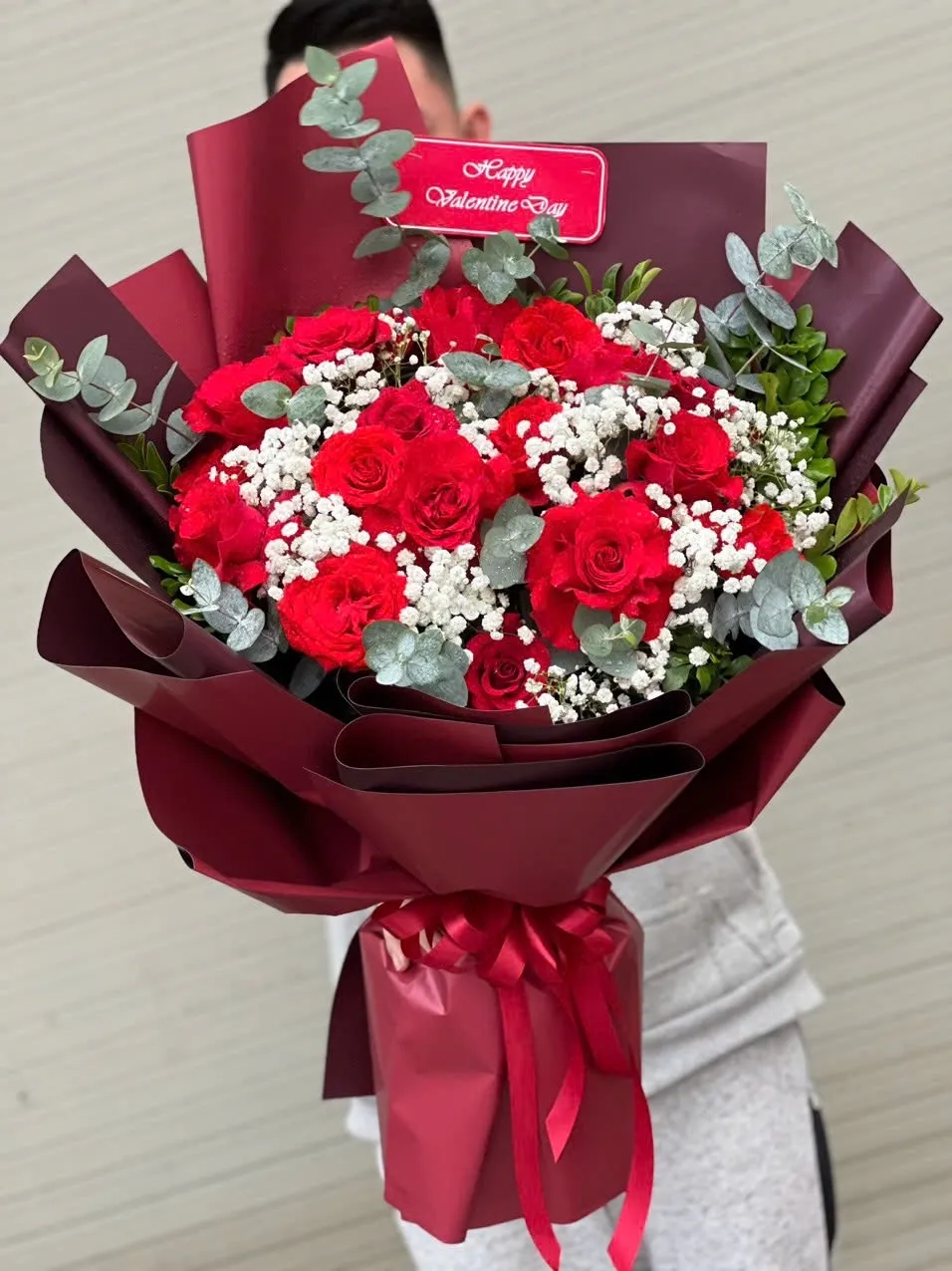 Bó Hoa Hồng Đỏ Giấy Đỏ Đô Valentine – Hb1021 1 : Bó Hoa Hồng Đỏ Giấy Đỏ Đô Valentine – Hoa Tặng Người Yêu Sang Trọng