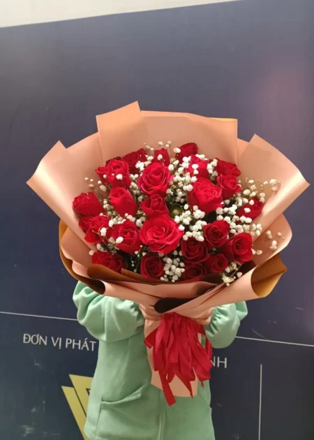 bó hoa hồng đỏ giấy rose gold