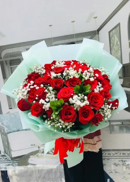 bó hoa hồng đỏ giấy xanh bạc hà