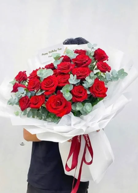 bó hoa hồng đỏ lá bạc