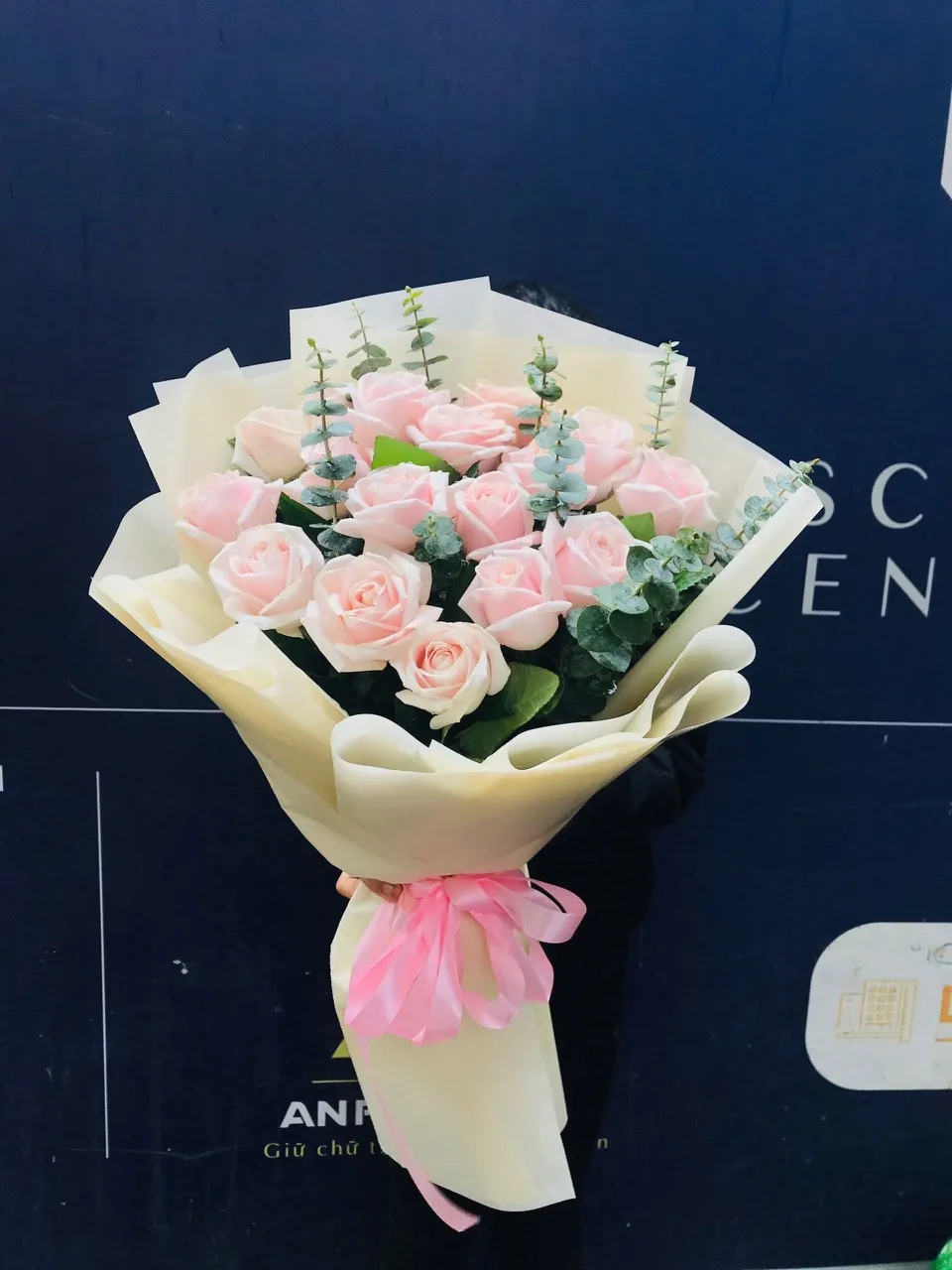 Bó Hoa Hồng Kem Giấy Kem Thanh Lịch – Hb1025 1 Bó Hoa Hồng Kem Giấy Kem Thanh Lịch
