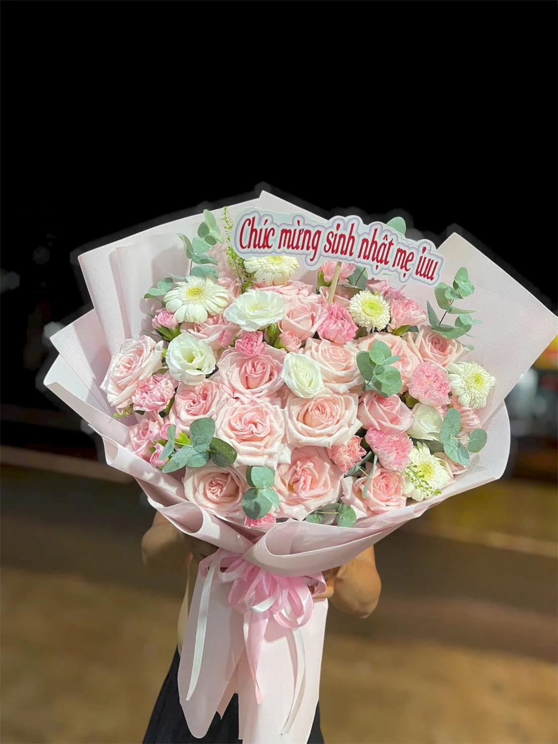 Hoa 20/10: Gợi Ý Mẫu Hoa Đẹp Tặng Mẹ, Vợ, Người Yêu Và Cô Giáo 2 Bó hoa hồng phấn tặng mẹ ngày 20/10