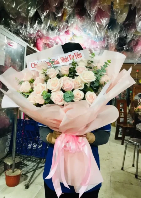 bó hoa sinh nhật tặng vợ hồng kem
