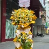 kệ hoa 20/11 màu vàng Vàng Son Tri Ân