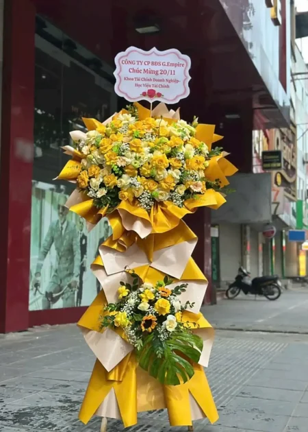 kệ hoa 20/11 màu vàng Vàng Son Tri Ân