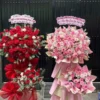 Kệ Hoa Chúc Mừng 2 Tầng – Rạng Rỡ Vinh Quang – DVKT249 2 kệ hoa chúc mừng 2 tầng Rạng Rỡ Vinh Quang tông đỏ và tông hồng