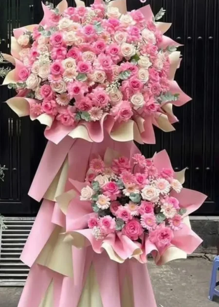 Kệ Hoa Chúc Mừng 2 Tầng – Rạng Rỡ Vinh Quang – DVKT249 5 kệ hoa chúc mừng 2 tầng tông hồng giấy hồng kem