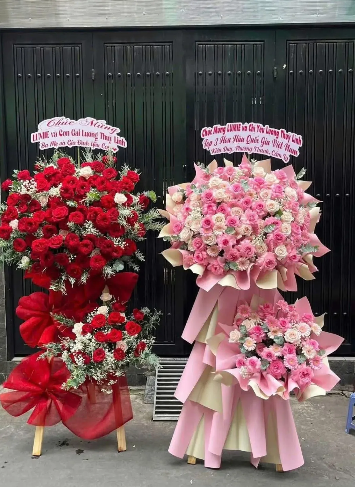 Kệ Hoa Chúc Mừng 2 Tầng – Rạng Rỡ Vinh Quang – DVKT249 22 kệ hoa chúc mừng 2 tầng Rạng Rỡ Vinh Quang tông đỏ và tông hồng