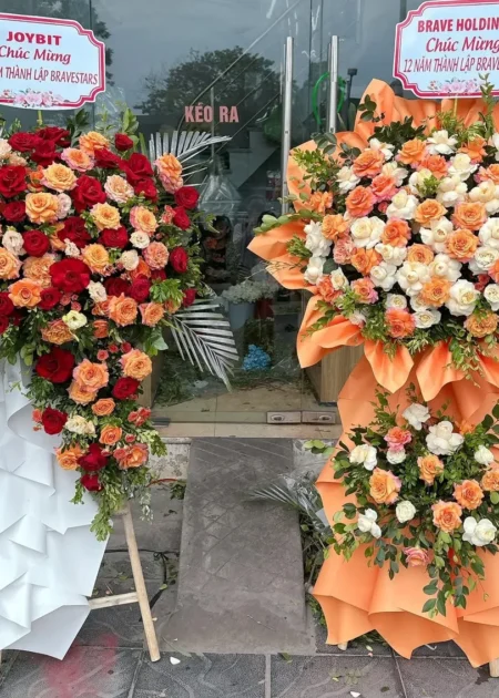 kệ hoa chúc mừng công ty Sắc Cam Hưng Vượng hai lựa chọn