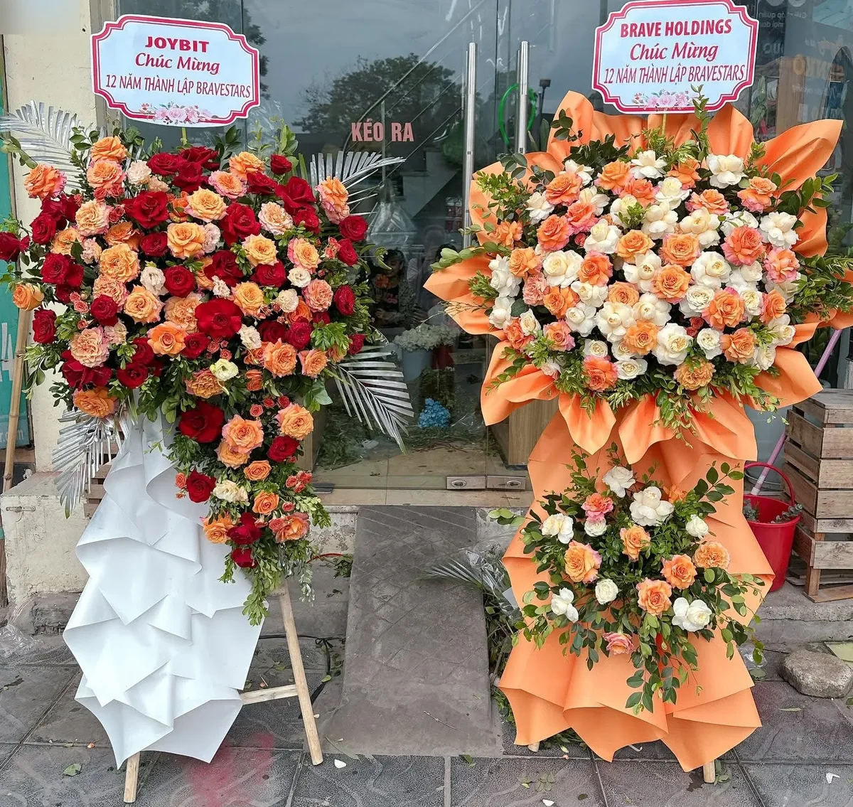 Kệ Hoa Chúc Mừng Công Ty – Sắc Cam Hưng Vượng – DVKT254 22 kệ hoa chúc mừng công ty Sắc Cam Hưng Vượng hai lựa chọn