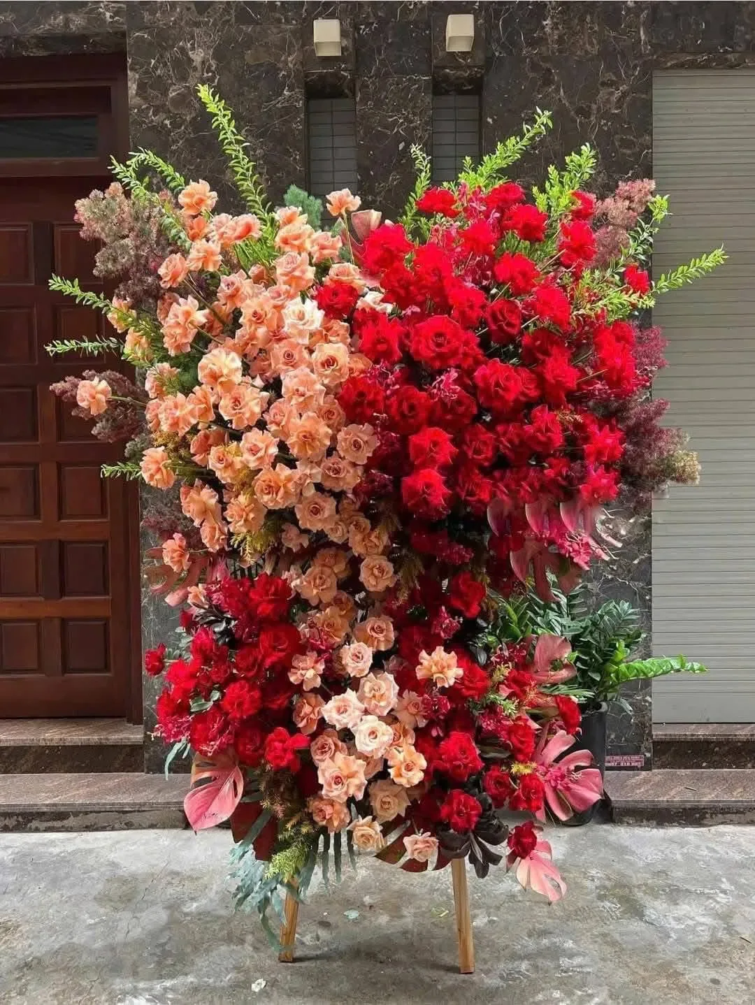 Kệ Hoa Khai Trương Cỡ Lớn – Hồng Hỏa Vượng Khí – DVKT267 6 kệ hoa khai trương cỡ lớn Hồng Hỏa Vượng Khí