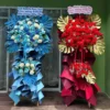 kệ hoa khai trương lá monstera phun màu Song Sắc Thịnh Vượng xanh dương và đỏ