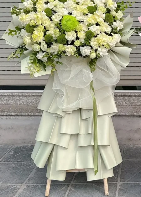 kệ hoa khai trương pastel trắng xanh giấy bạc hà