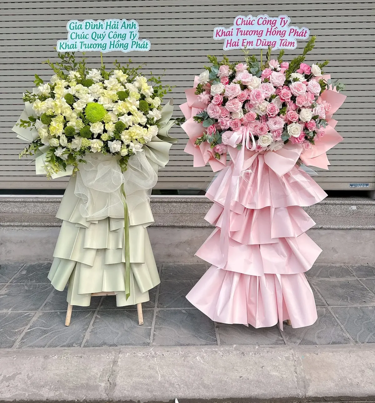 Kệ Hoa Khai Trương Pastel – Dịu Dàng Khởi Phát – DVKT250 22 kệ hoa khai trương pastel Dịu Dàng Khởi Phát trắng xanh và hồng phấn