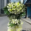 kệ hoa trắng lá monstera xanh Thanh Khiết Thịnh Đạt