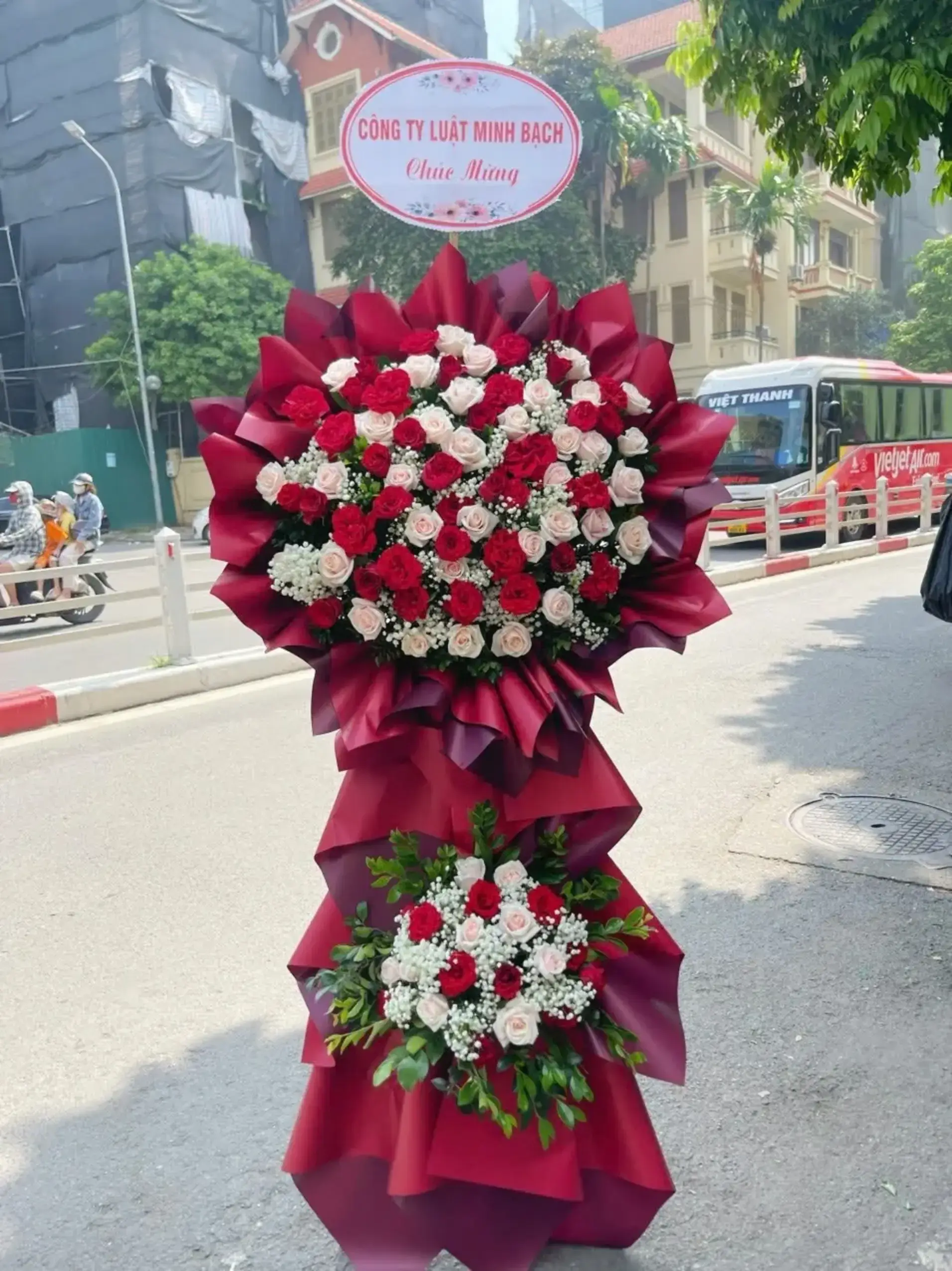 Lẵng Hoa Chúc Mừng Bứt Phá Vươn Xa - DVKT155 1 lẵng hoa chúc mừng bứt phá vươn xa